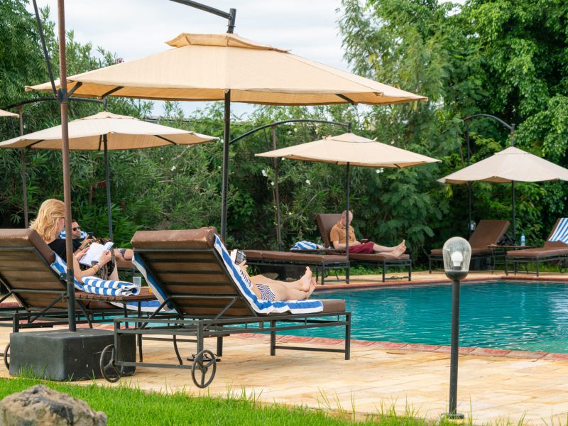 MOYONI AIRPORT LODGE piscine-2